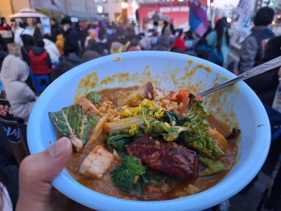 집회에서 먹는 카레(비건)